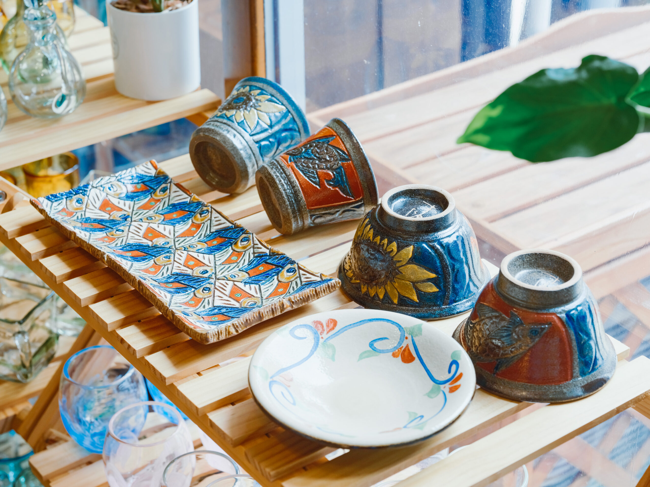 うつわ屋よんなーよんなー-おきなわ工芸の杜